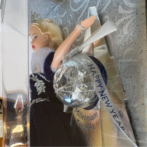 Barbie Millennium Princess Doll - Navy and Silver - Picture 8 of 8
